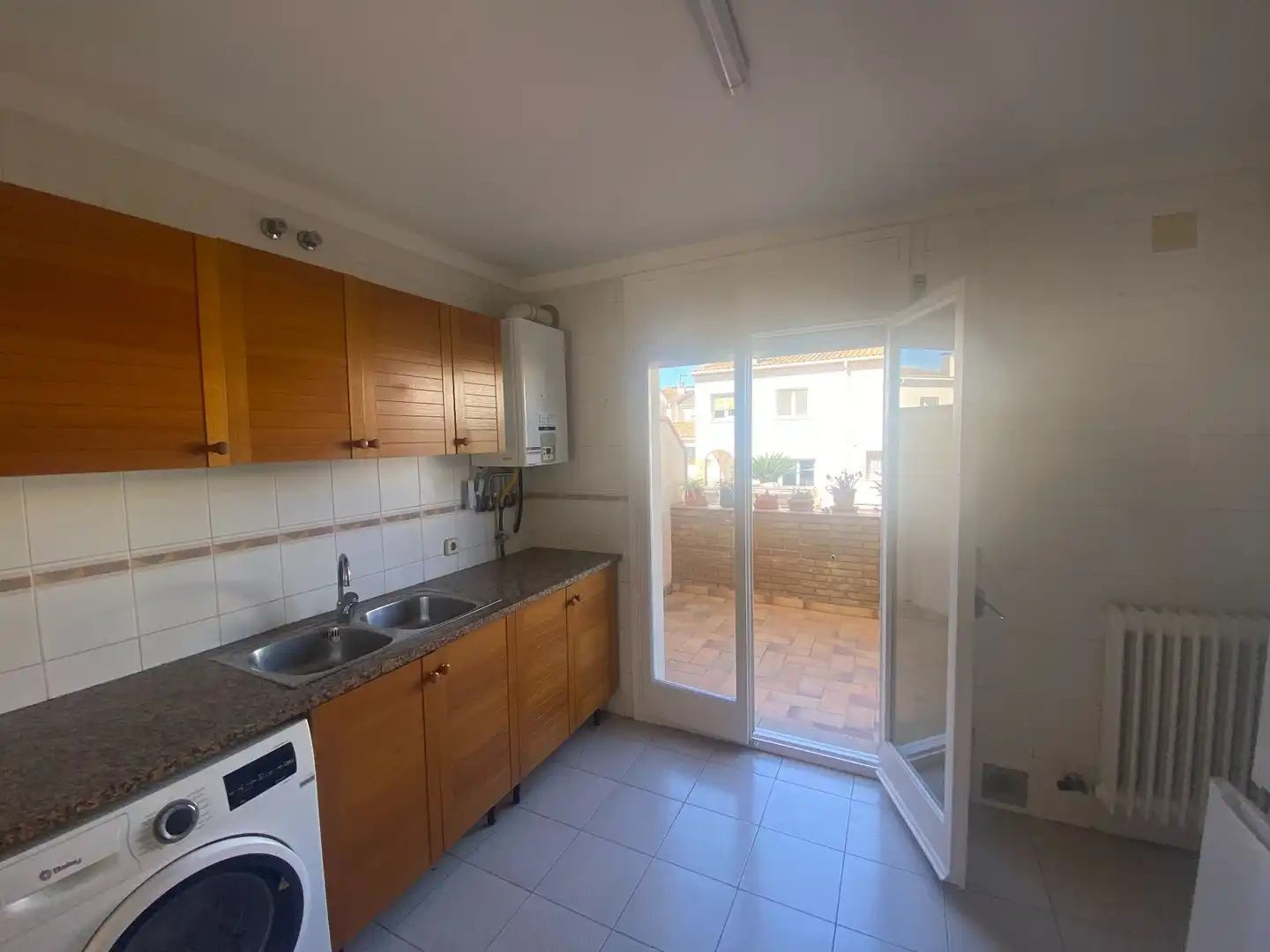 Cocina de Casa adosada en venta en Girona con Calefacción, Jardín privado y Terraza