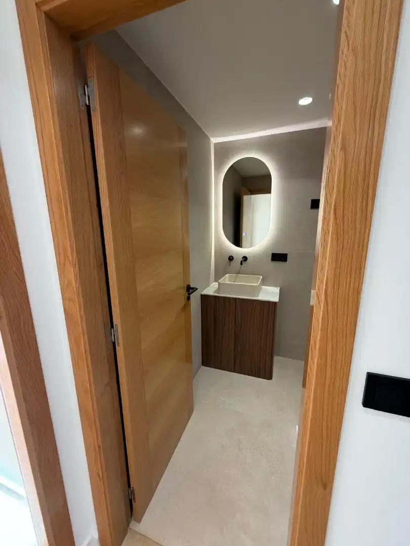 Badezimmer von Wohnung zum Verkauf in A Illa de Arousa  mit Heizung, Parkett und Ofen