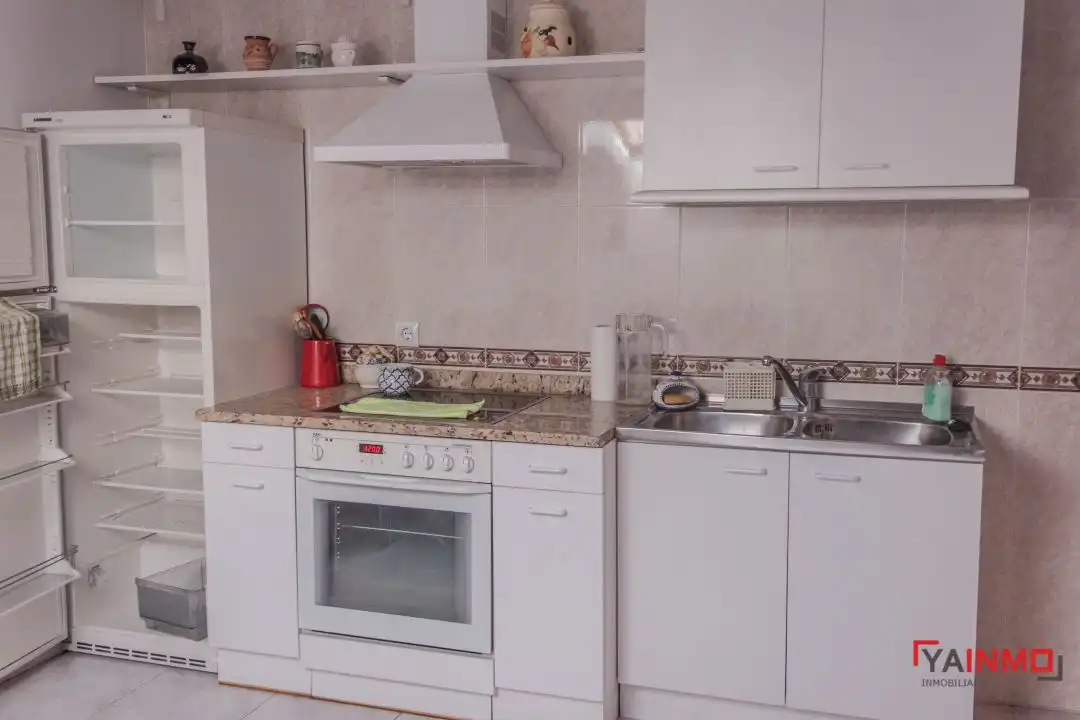Cuina de Casa adosada en venda en Vitoria - Gasteiz amb Calefacció i Jardí privat
