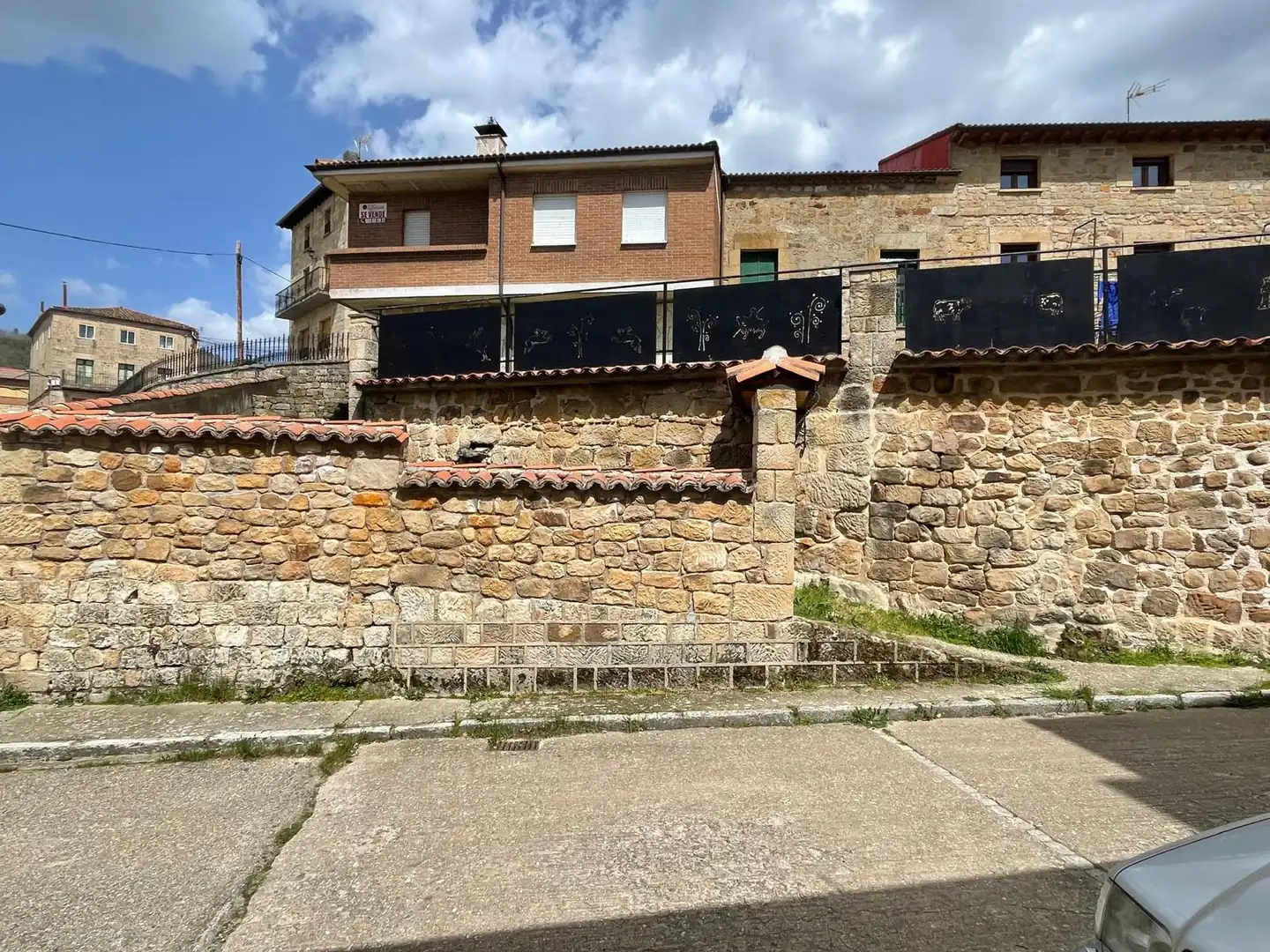 Vista exterior de Finca rústica en venda en Regumiel de la Sierra amb Jardí privat, Parquet i Traster