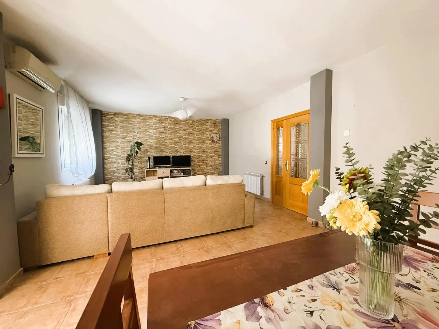 Living room of Detached homes for sale in Arganda del Rey  with Air Conditioner, Heating and Swimming Pool