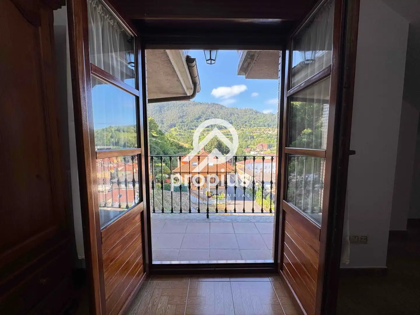 Vista exterior de Casa adosada en venta en Piloña con Calefacción, Jardín privado y Parquet