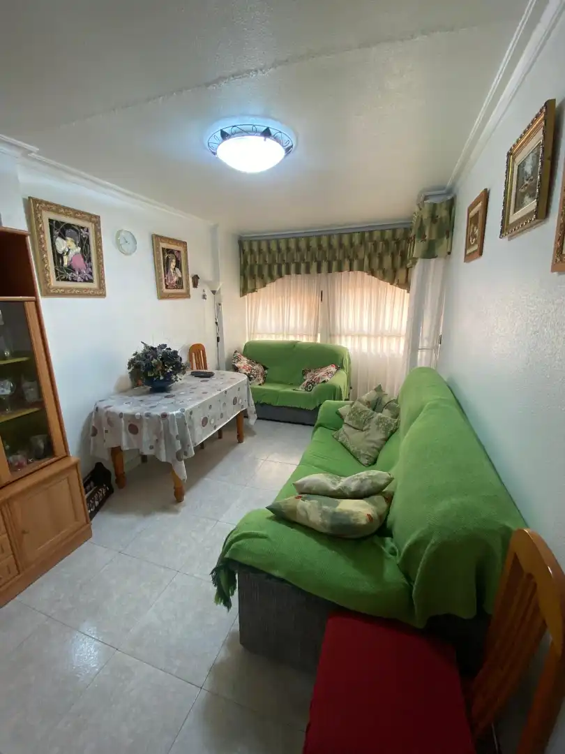 Sala de estar de Piso en venta en Torrevieja con Aire acondicionado, Amueblado y Balcón