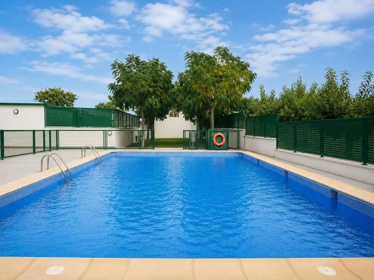 Pis amb piscina en venda a Calle Morella