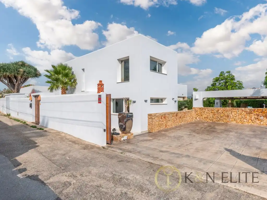 Vista exterior de Casa o xalet de lloguer en Dénia amb Aire condicionat, Jardí privat i Terrassa