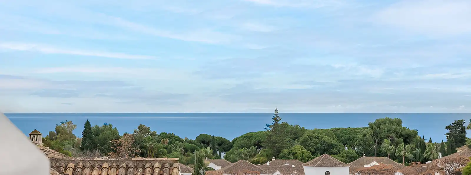 Vista exterior de Casa adosada en venda en Marbella amb Aire condicionat, Calefacció i Jardí privat