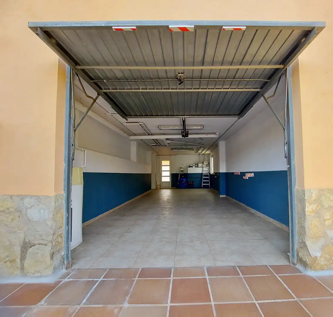Casa o xalet en venda en La Pobla de Vallbona amb Aire condicionat, Calefacció i Jardí privat