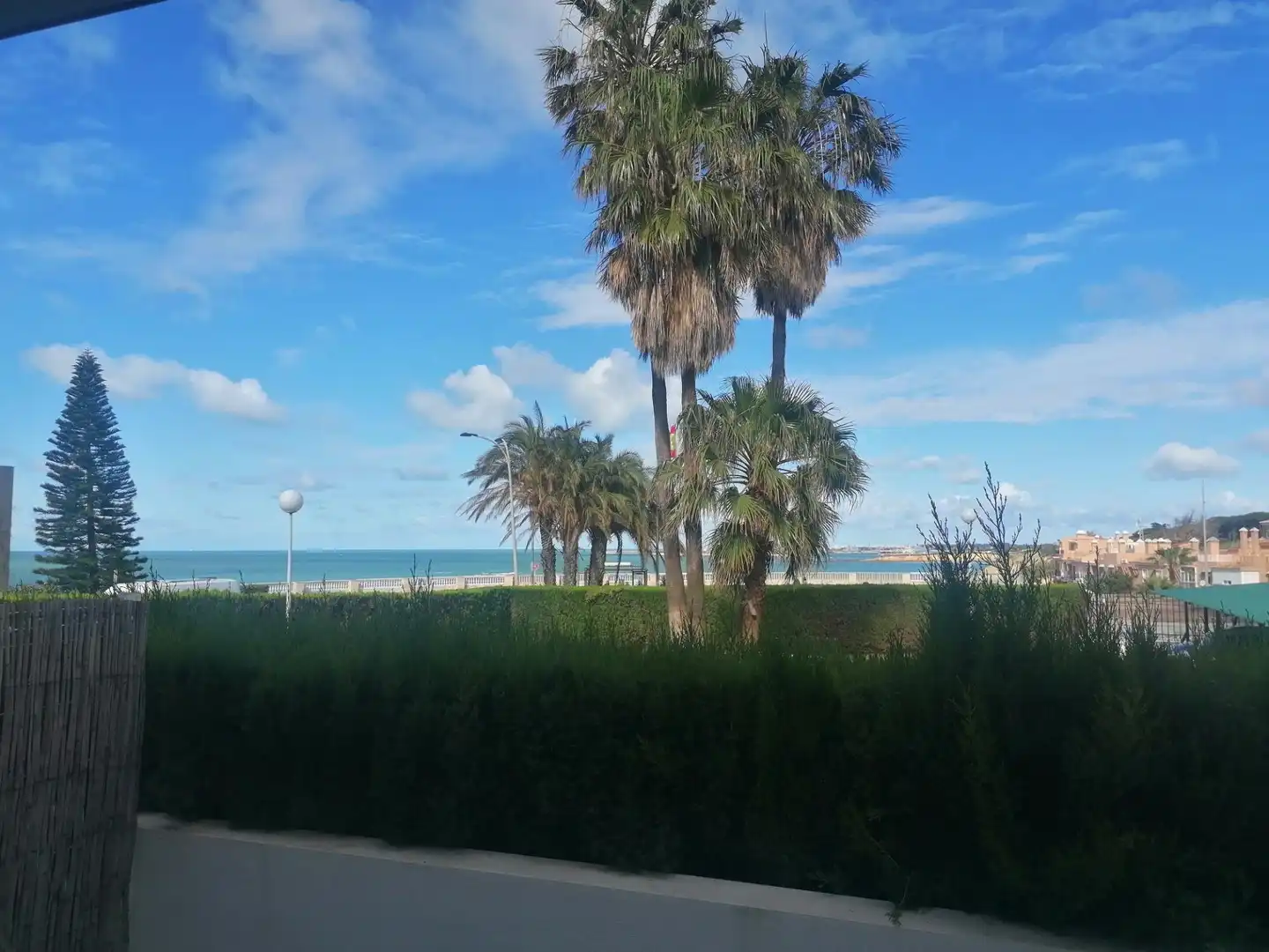 Außenansicht von Wohnung zur Miete in El Puerto de Santa María mit Klimaanlage, Heizung und Privatgarten