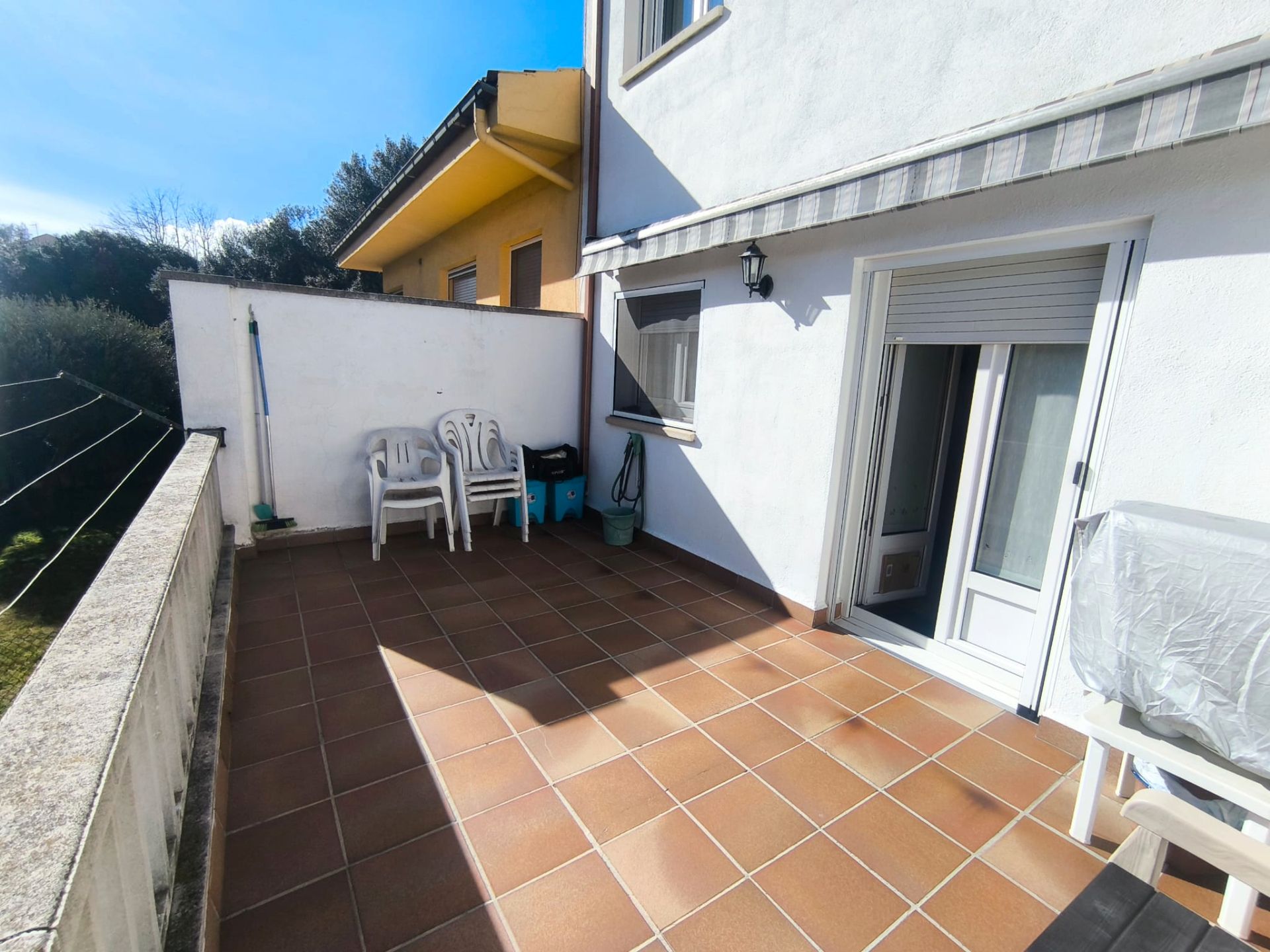 Terraza de Casa adosada en venta en Manlleu con Calefacción, Terraza y Amueblado