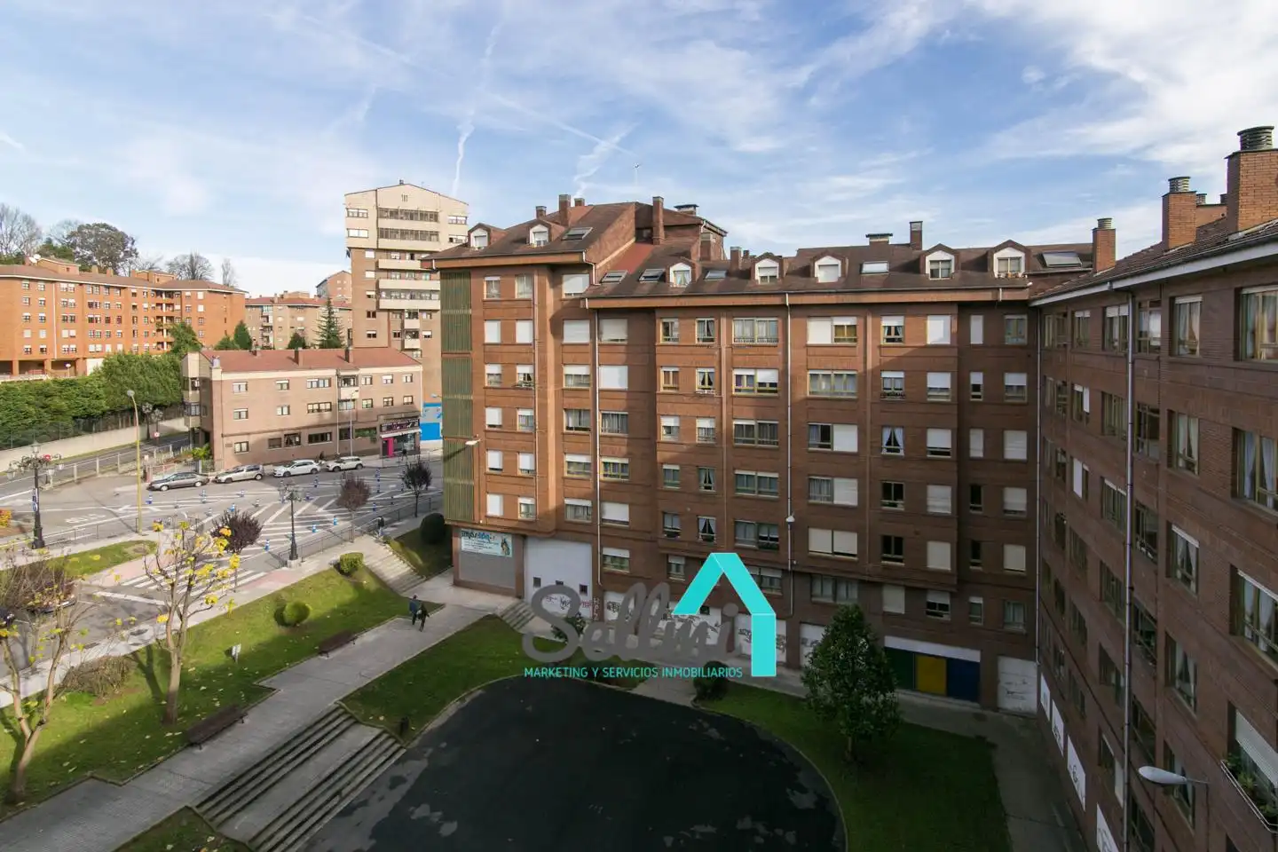 Außenansicht von Wohnung zur Miete in Oviedo  mit Heizung, Parkett und Möbliert