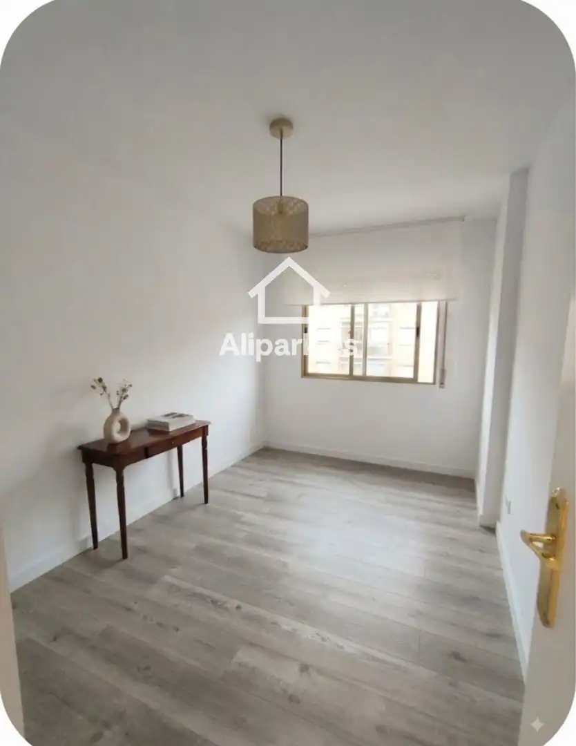 Schlafzimmer von Wohnung zum Verkauf in Alicante / Alacant mit Klimaanlage, Heizung und Parkett
