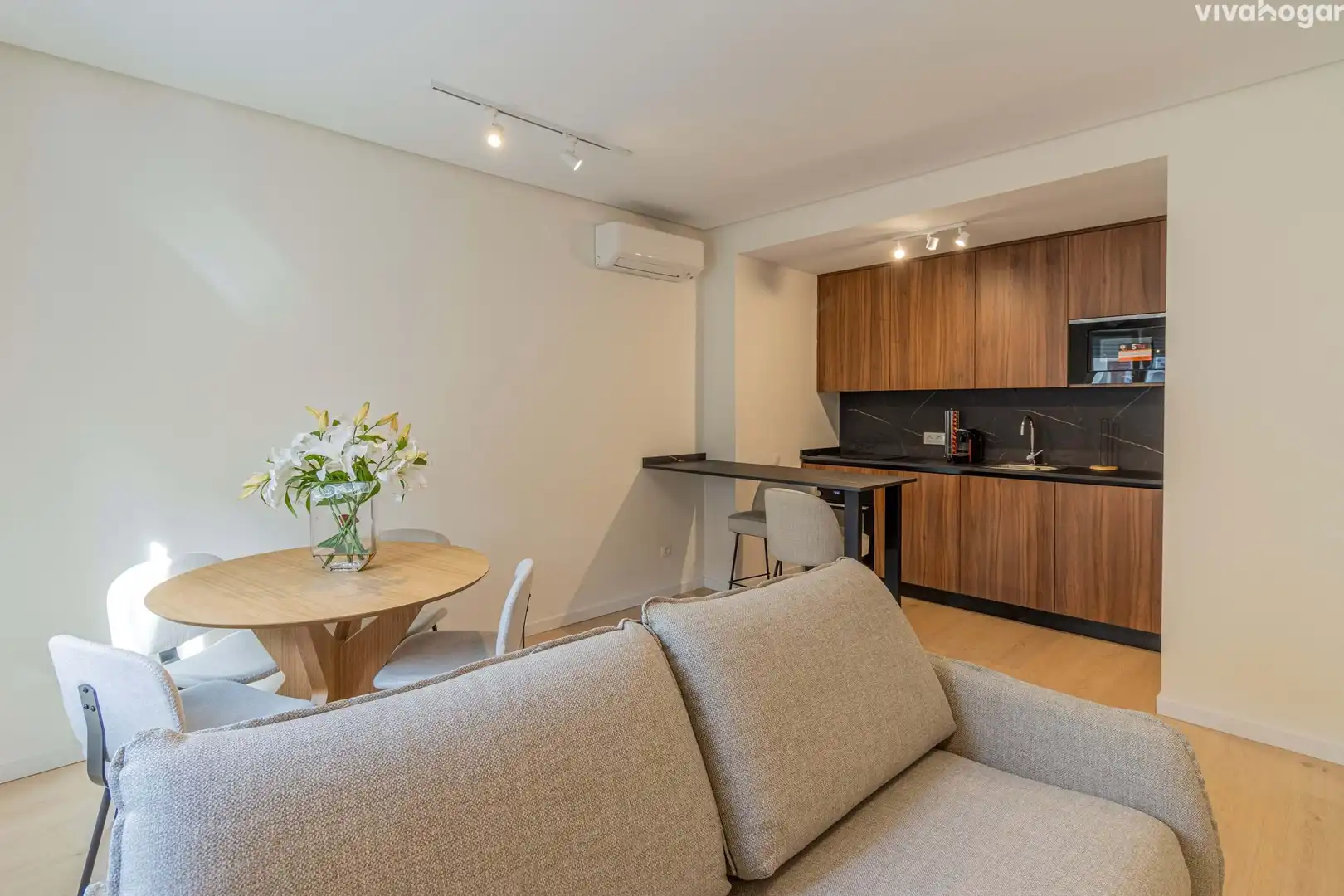 Living room of Flat for sale in Madrid  with Air Conditioner, Heating and Furnished