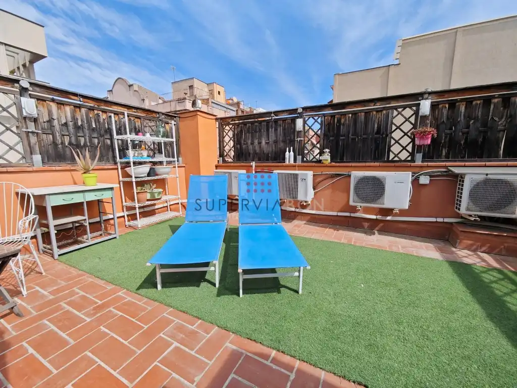 Terrasse von Dachboden zum Verkauf in Barcelona mit Balkon