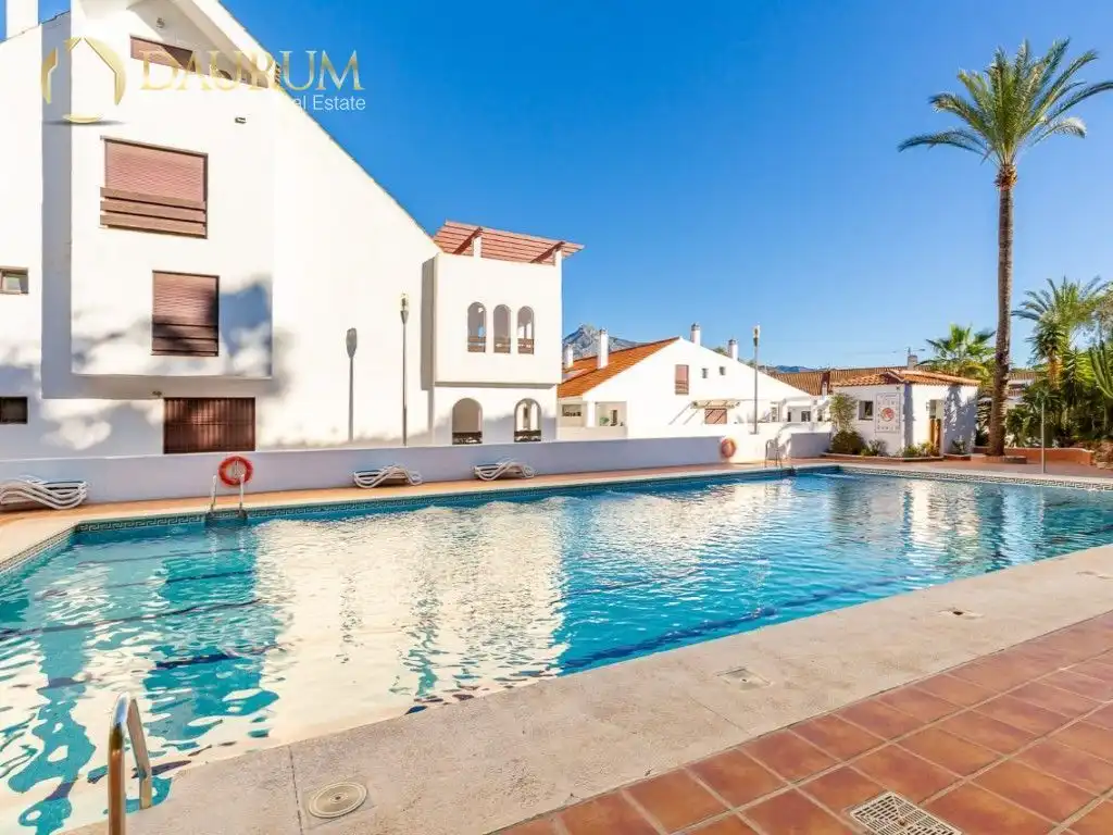 Vista exterior de Dúplex en venta en Marbella con Aire acondicionado, Calefacción y Terraza