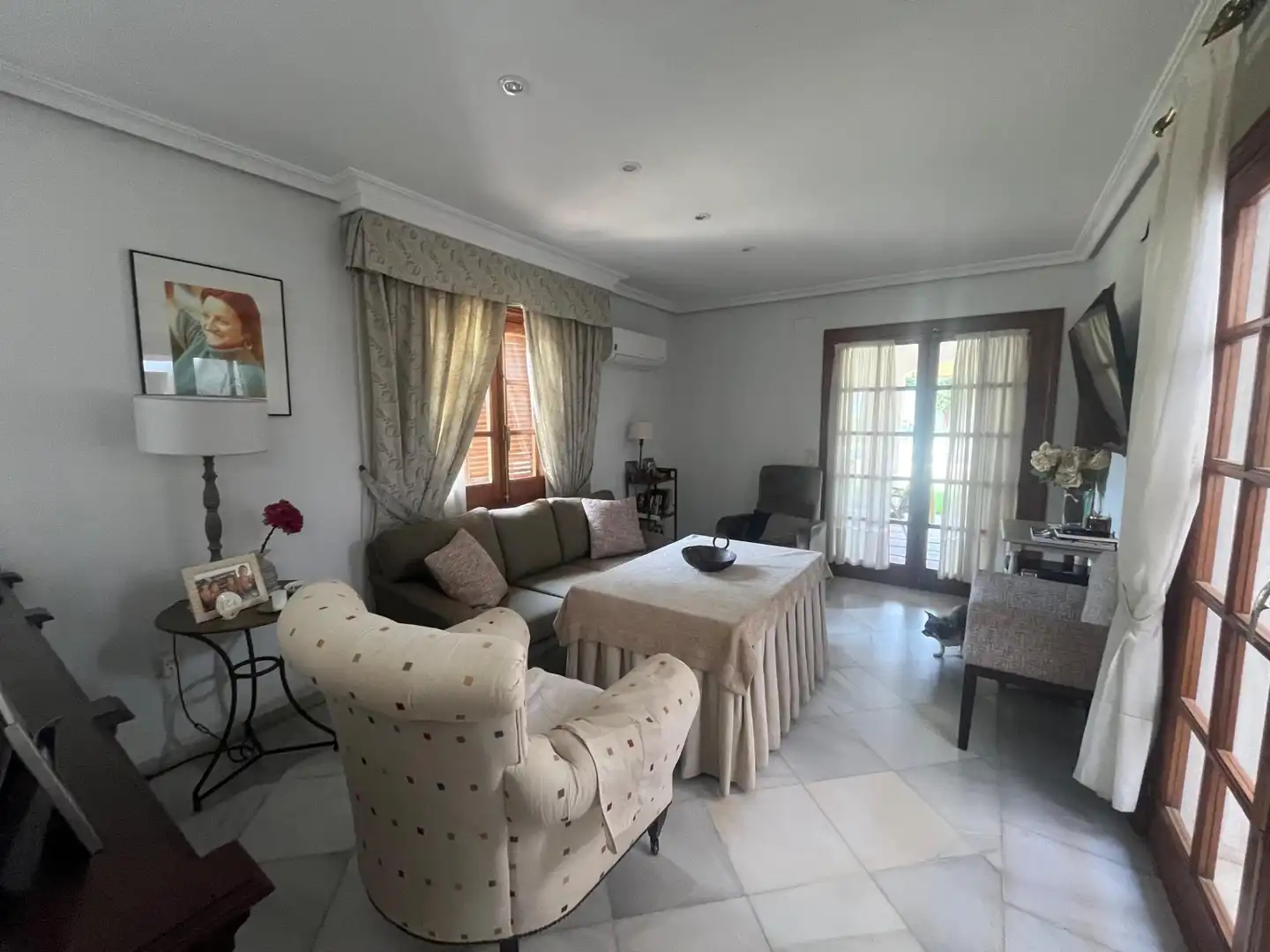 Sala d'estar de Casa o xalet en venda en Mairena del Aljarafe amb Piscina comunitària
