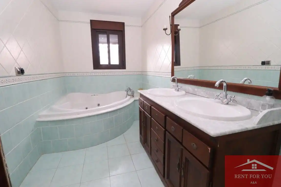 Badezimmer von Haus oder Chalet zur Miete in Coín mit Klimaanlage, Terrasse und Möbliert