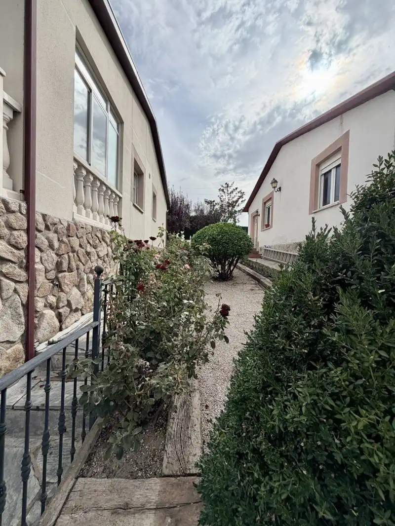 Exterior view of Detached homes for sale in Los Ángeles de San Rafael