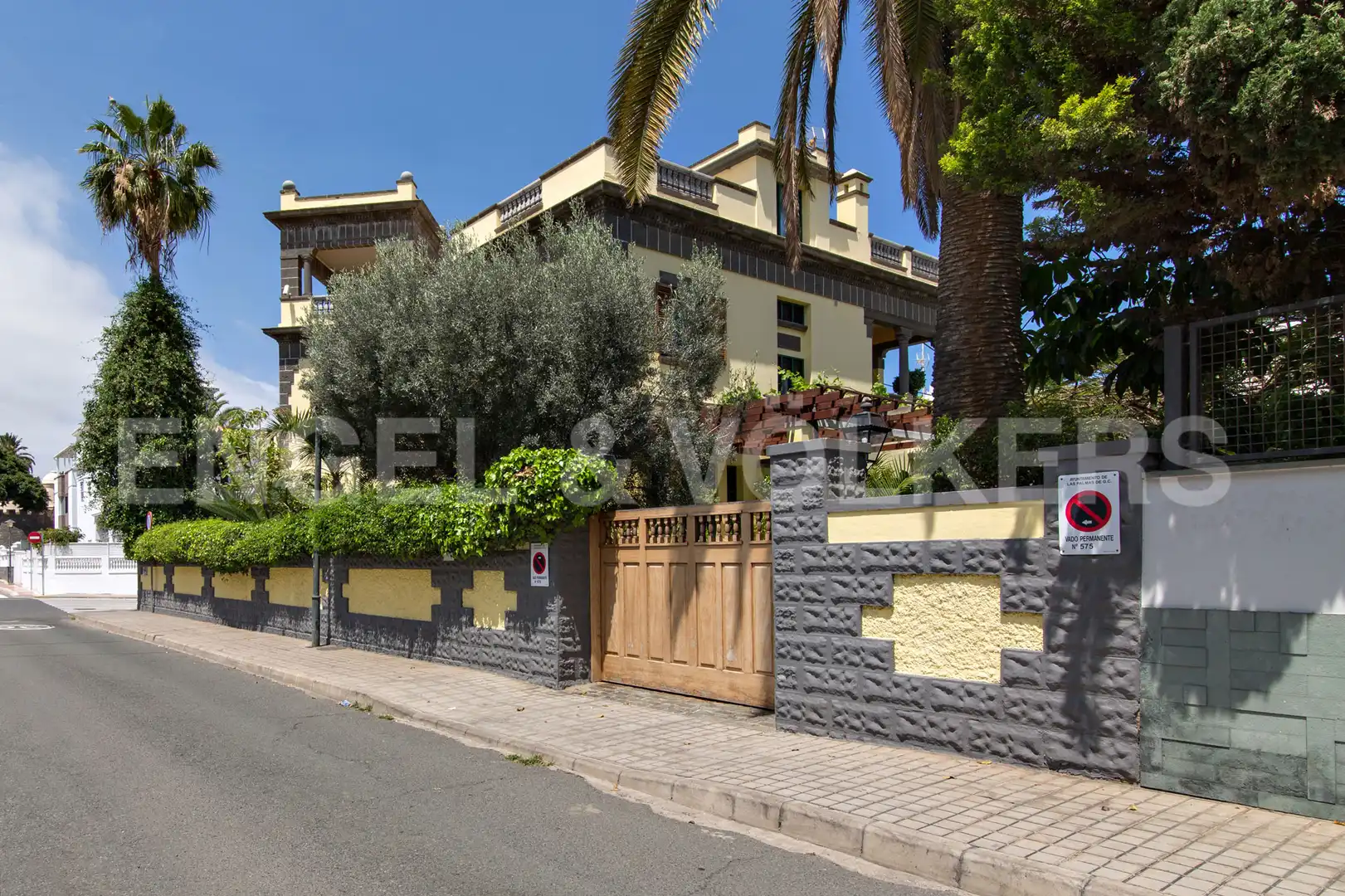 Vista exterior de Casa o chalet en venta en Las Palmas de Gran Canaria con Calefacción, Jardín privado y Terraza