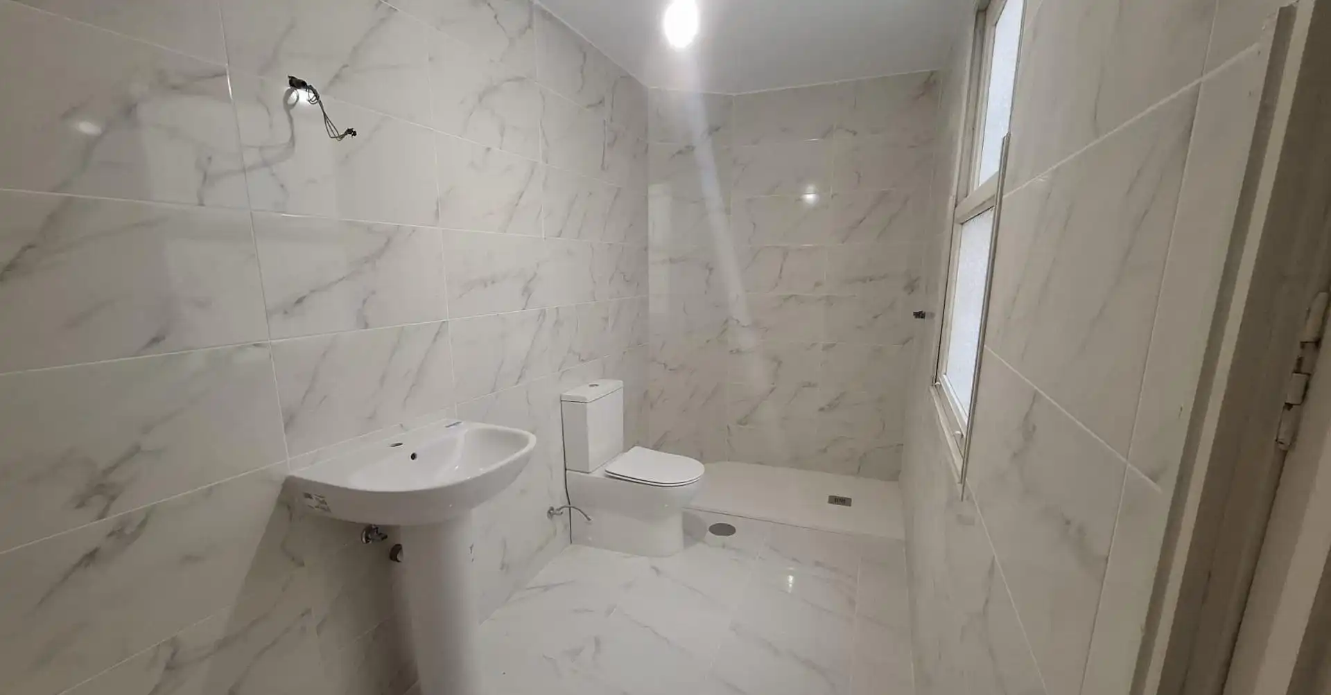 Bathroom of Flat for sale in Ourense Capital   with Parquet flooring, Storage room and Balcony