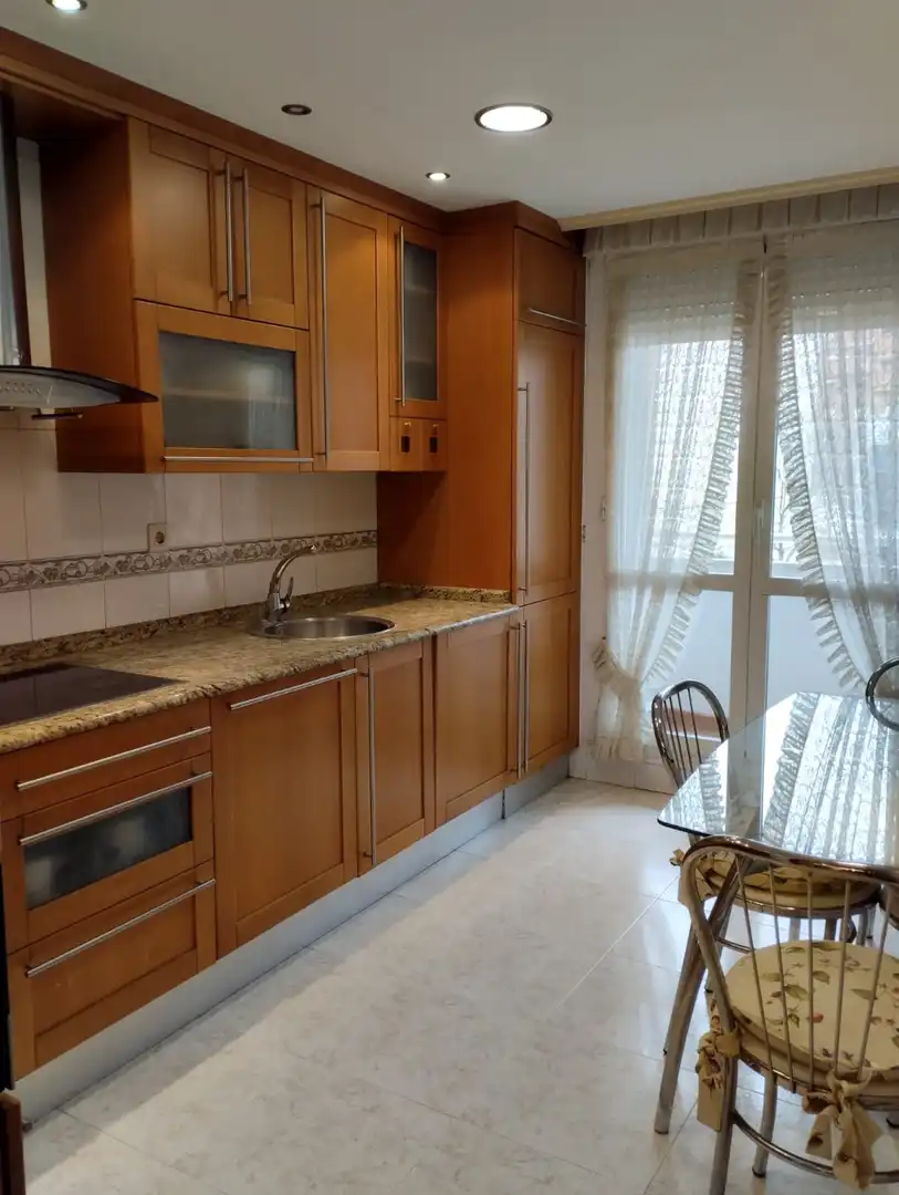 Cuina de Pis en venda en  Logroño amb Calefacció, Parquet i Moblat