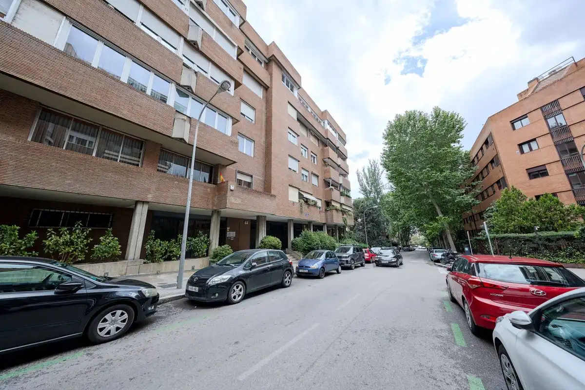 Vista exterior de Pis en venda en Madrid amb Aire condicionat, Calefacció i Jardí privat