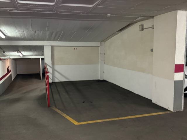 Garaje en Alquiler en Calle Sancho Medina, 25 en El Carril - Paseo de Chapi