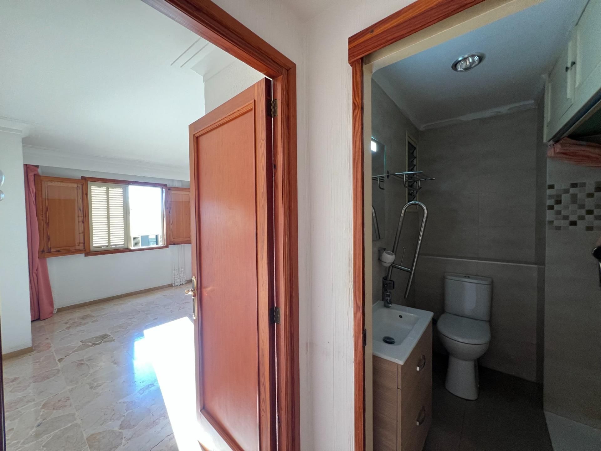 Bathroom of Flat for sale in Inca  with Air Conditioner and Balcony
