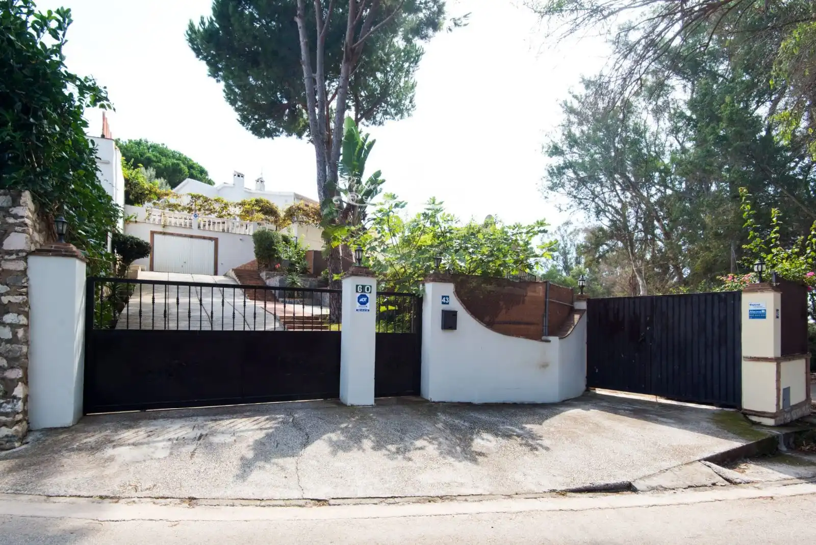 Vista exterior de Casa o xalet de lloguer en Marbella amb Aire condicionat, Terrassa i Piscina