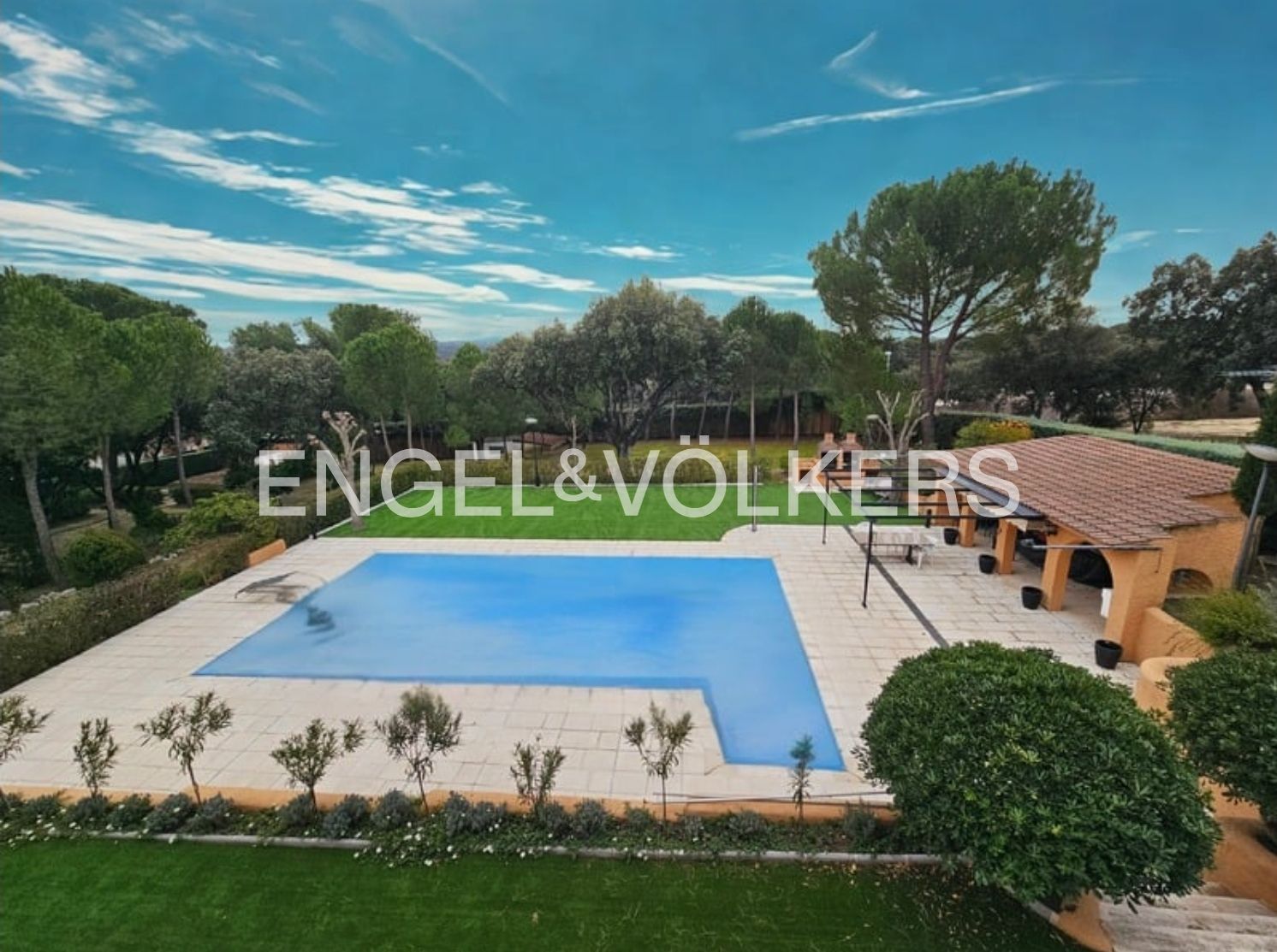 Swimming pool of House or chalet for sale in Villanueva de la Cañada  with Air Conditioner, Heating and Private garden