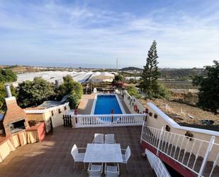 Vista exterior de Casa adosada en venda en Benamocarra amb Terrassa i Piscina