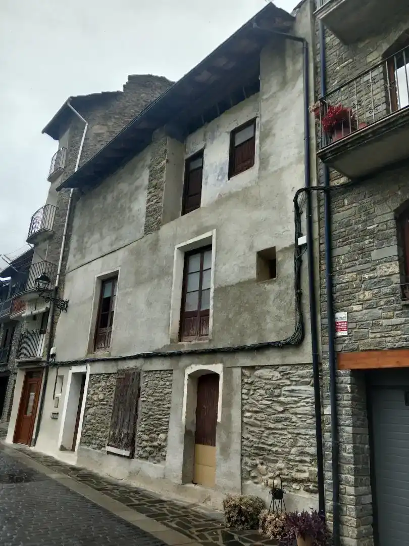 Vista exterior de Casa adosada en venta en Rialp con Balcón