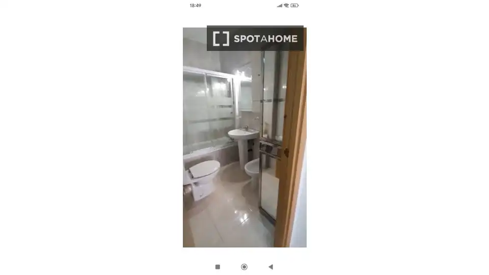 Badezimmer von Wohnung zur untervermieten in Madrid mit Klimaanlage, Terrasse und Möbliert