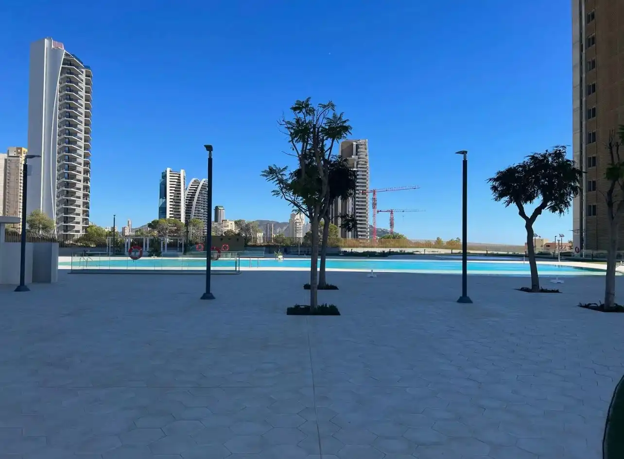 Swimming pool of Flat for rent in Benidorm  with Furnished, TV and Balcony