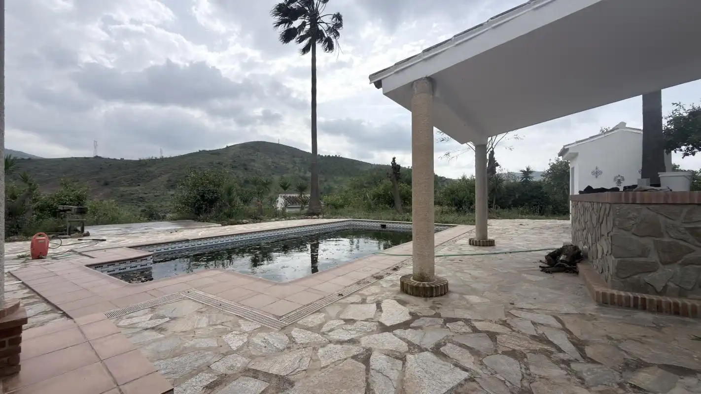 Schwimmbecken von Country house zur Miete in Valle de Abdalajís mit Klimaanlage, Heizung und Privatgarten