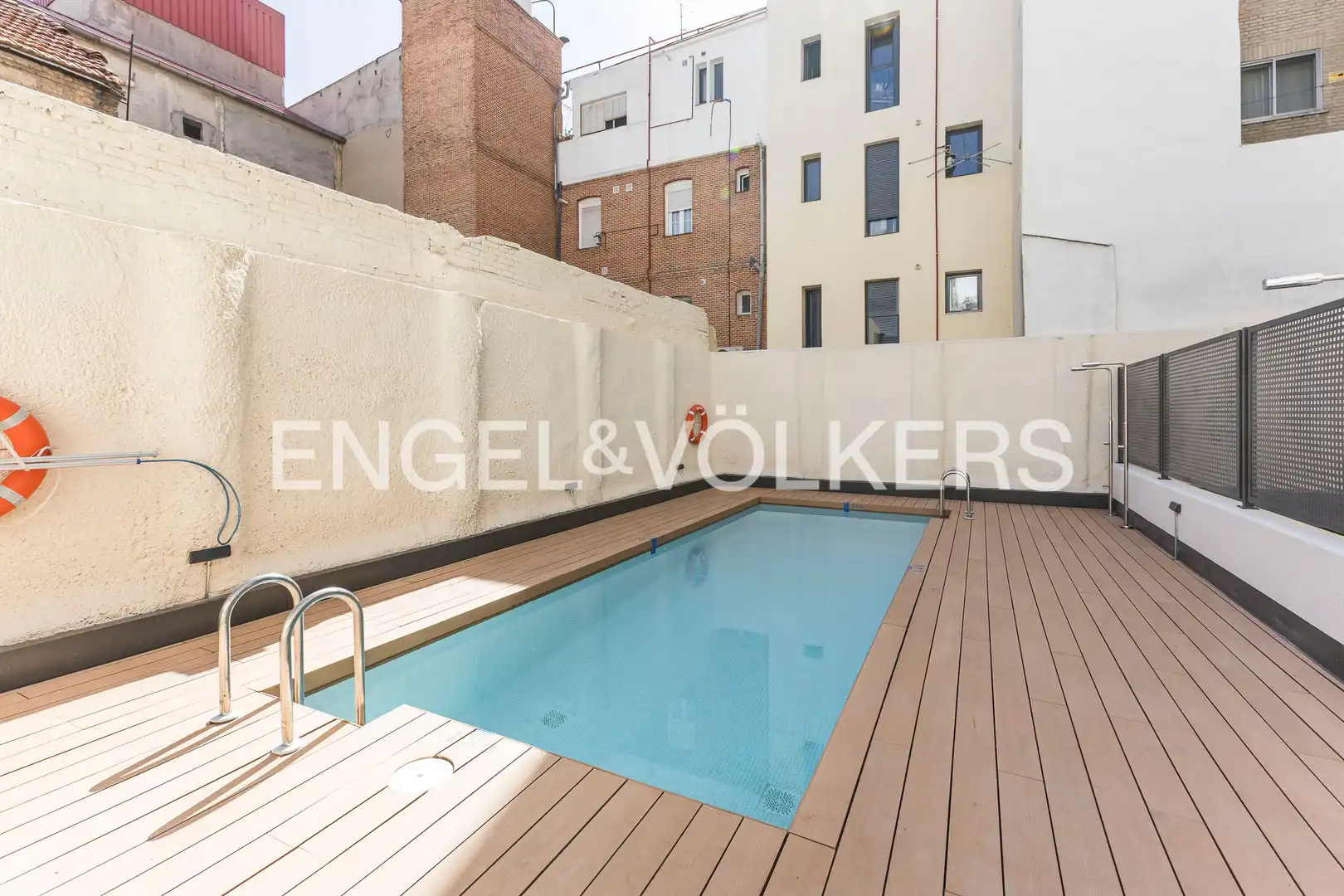 Piscina de Piso de alquiler en Madrid con Aire acondicionado, Calefacción y Jardín privado