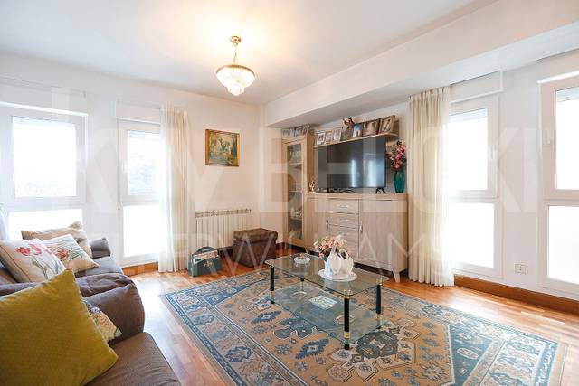 Piso en Venta en Zarategi Pasealekua en Intxaurrondo