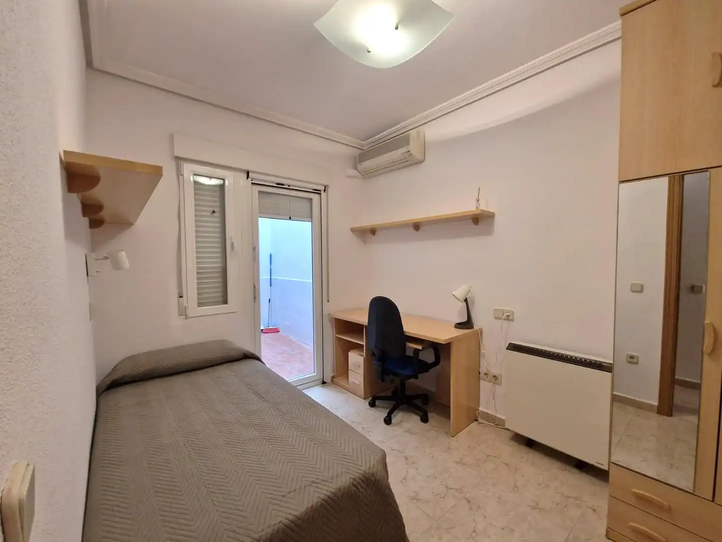 Bedroom of Flat for rent in Plasencia  with Air Conditioner and Heating
