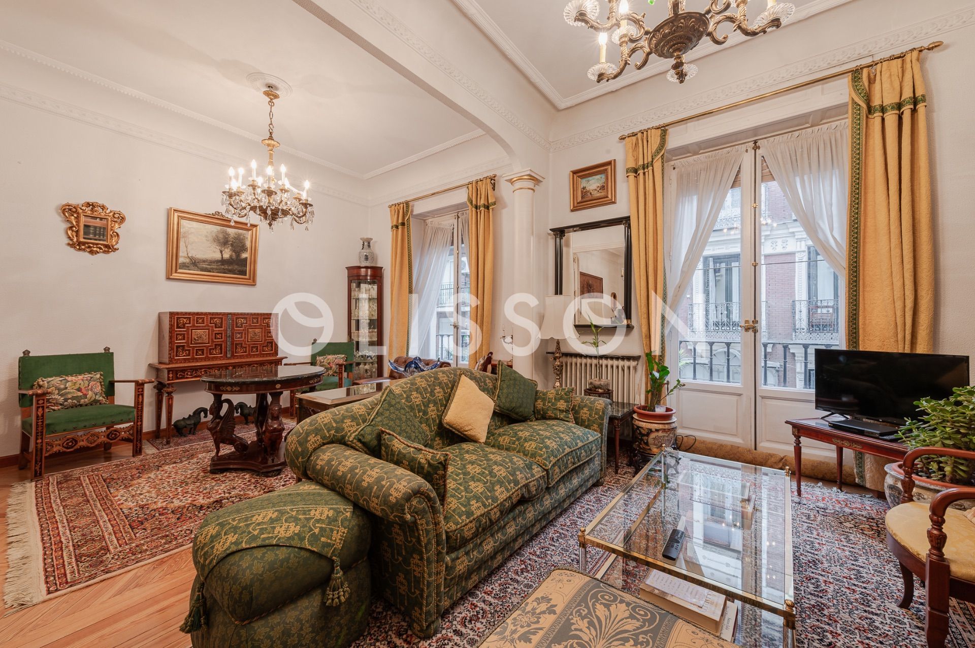 Living room of Flat for sale in  Madrid Capital  with Heating, Storage room and Furnished
