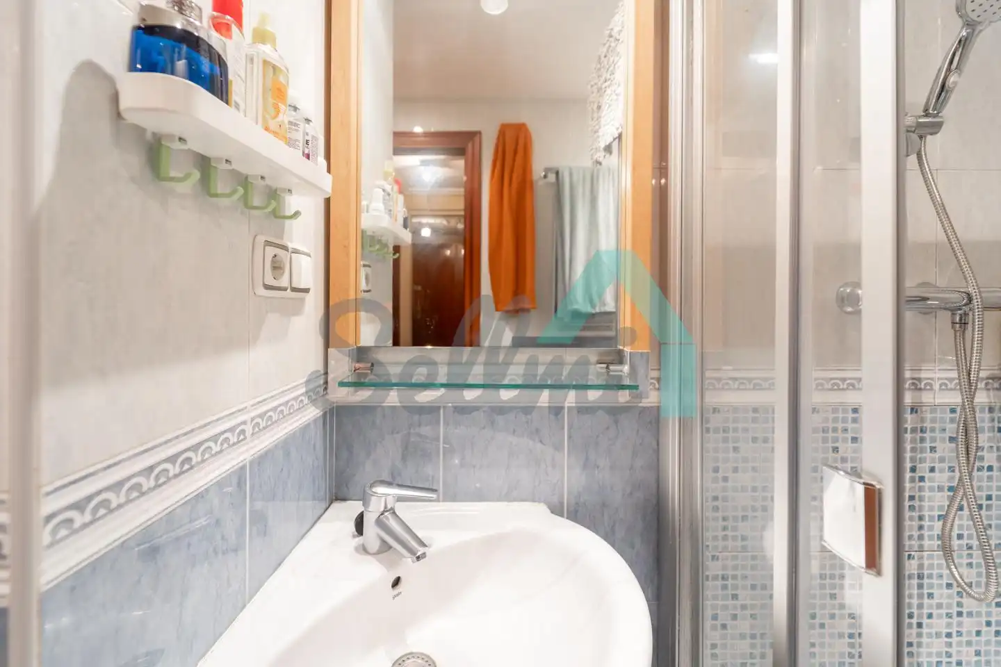 Bathroom of Flat for sale in Oviedo   with Heating, Parquet flooring and Storage room