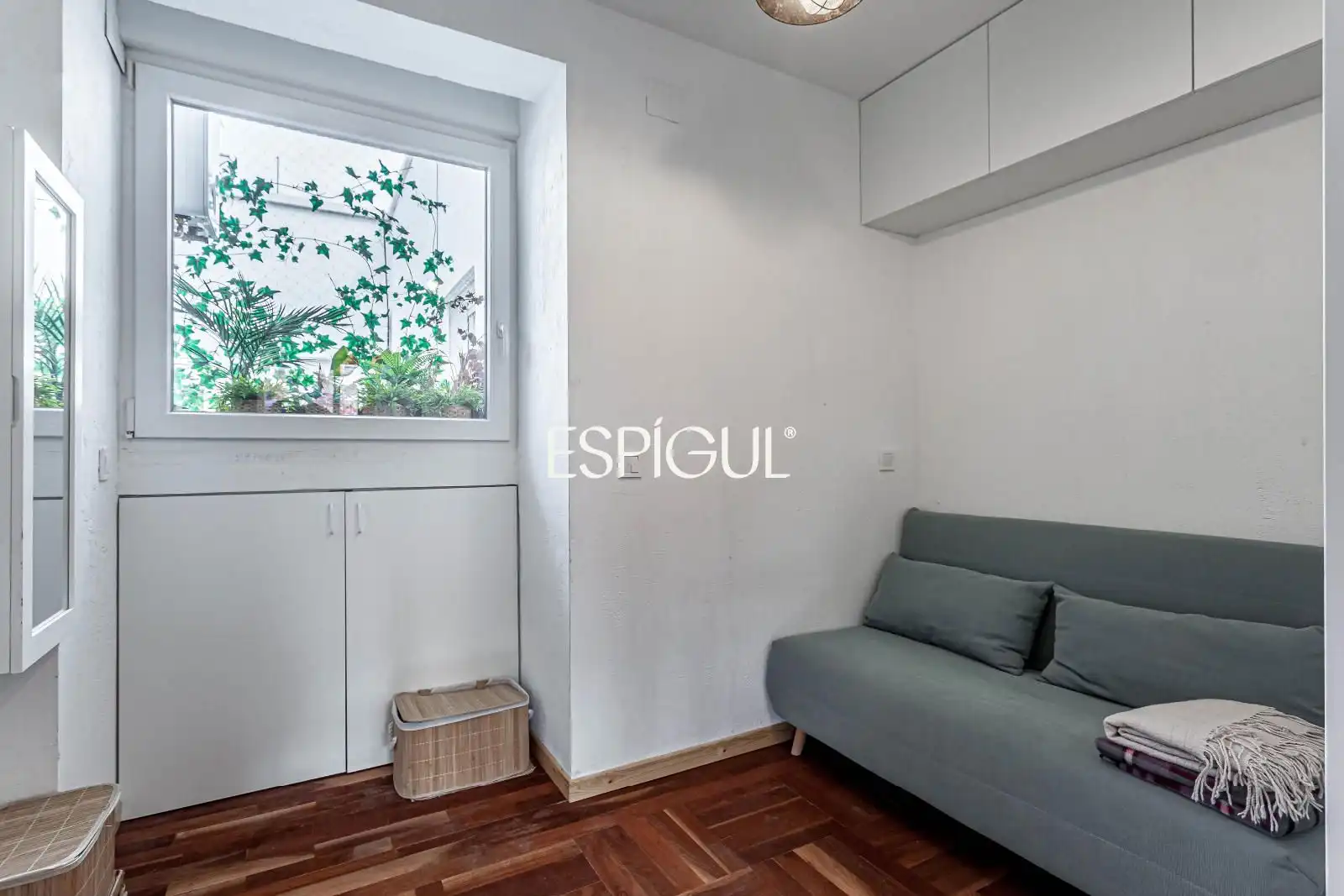 Schlafzimmer von Dachboden zum Verkauf in Madrid mit Klimaanlage, Heizung und Parkett