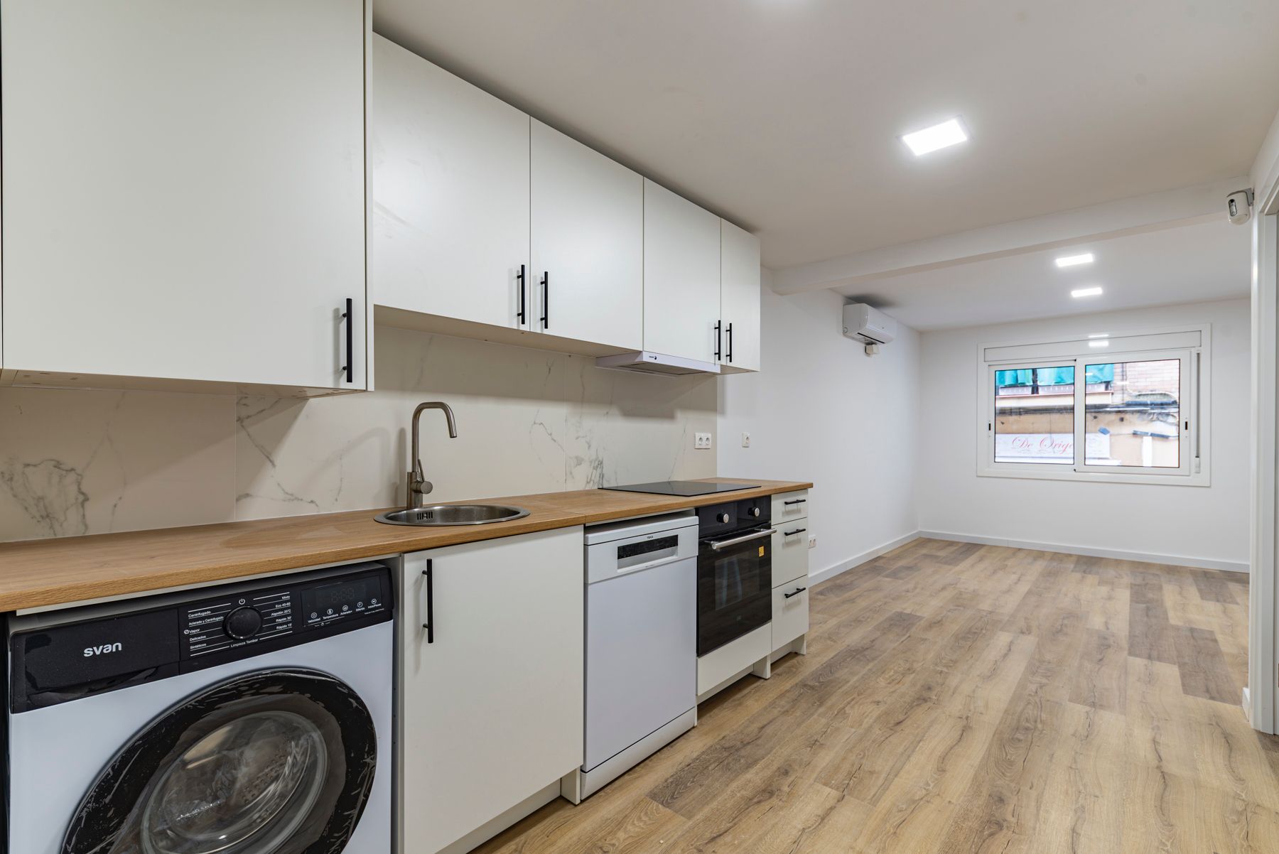 Cuina de Pis en venda en L'Hospitalet de Llobregat amb Aire condicionat, Calefacció i Parquet