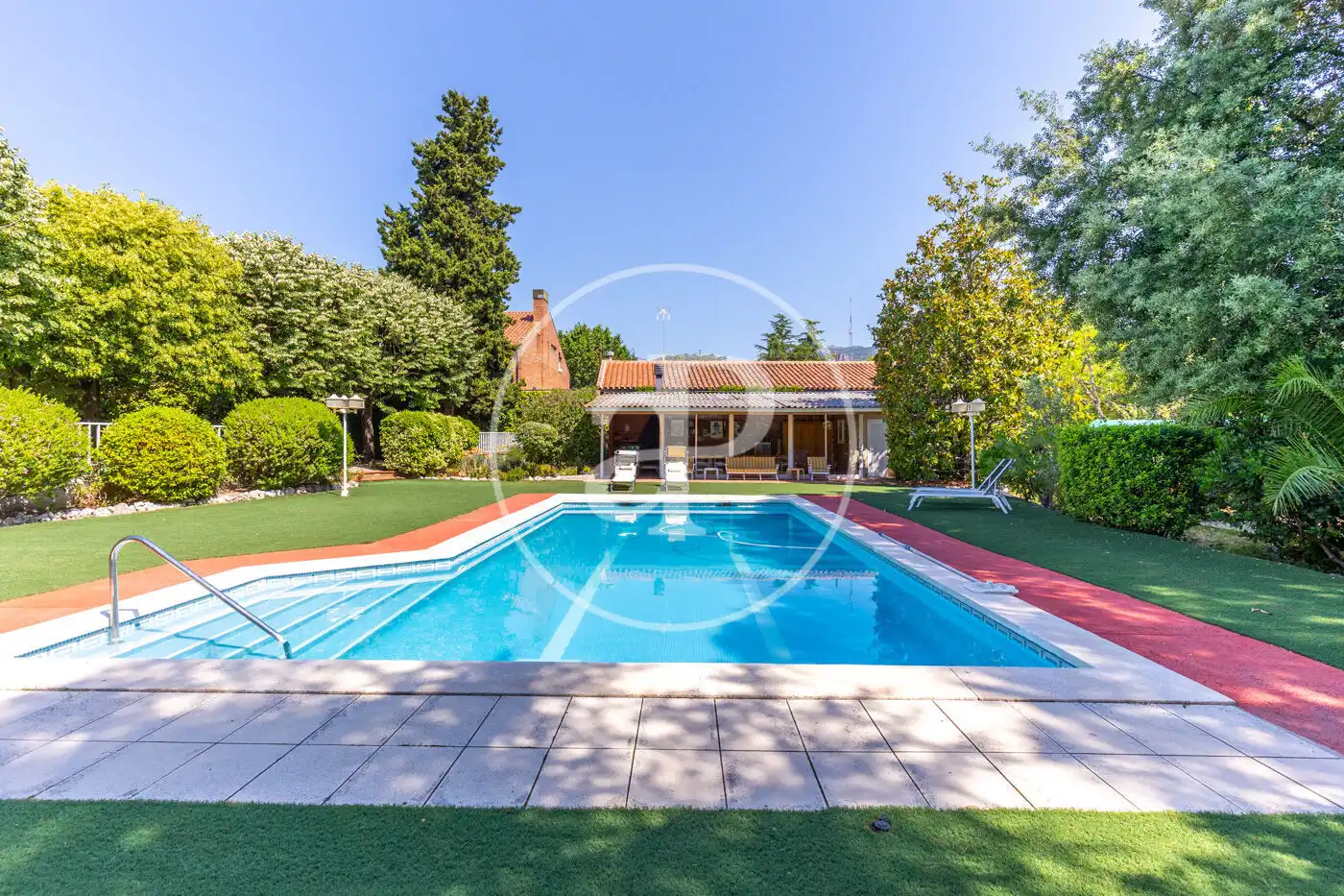Piscina de Casa o xalet en venda en Matadepera amb Aire condicionat, Calefacció i Jardí privat