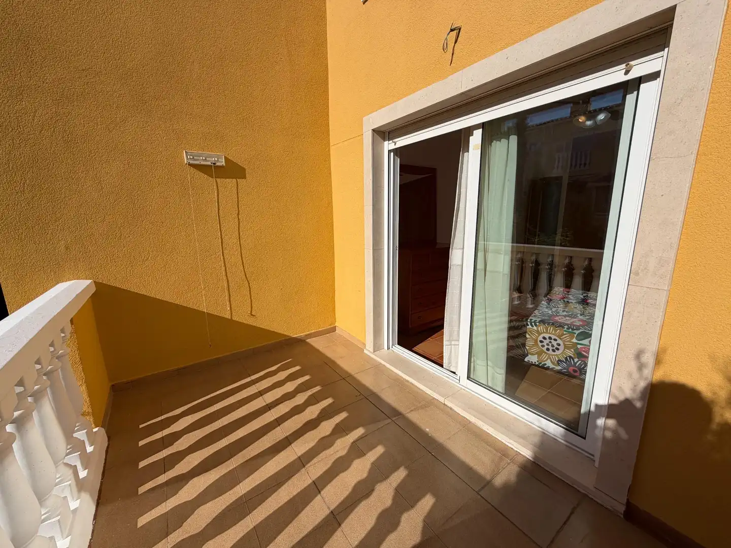 Terrasse von Einfamilien-Reihenhaus zum Verkauf in Dénia mit Klimaanlage, Privatgarten und Terrasse