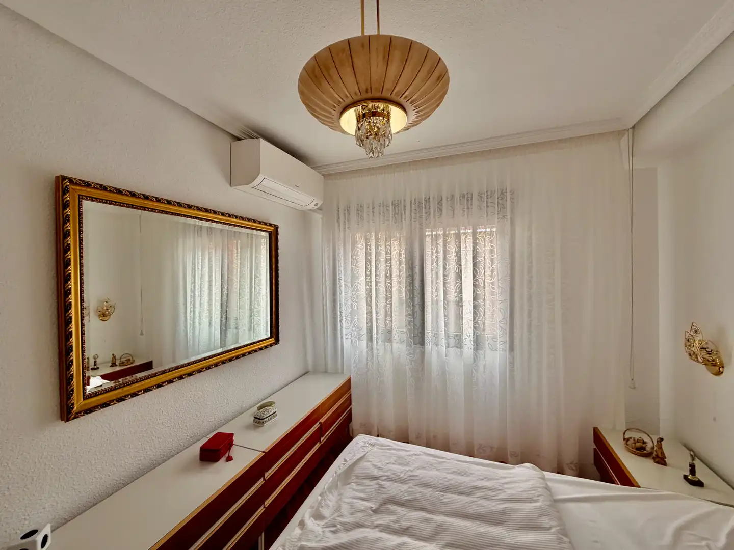 Habitación de Dúplex en venta en Leganés con Aire acondicionado, Calefacción y Jardín privado
