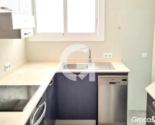 Kitchen of Flat for sale in Vilanova i la Geltrú  with Air Conditioner, Heating and Oven
