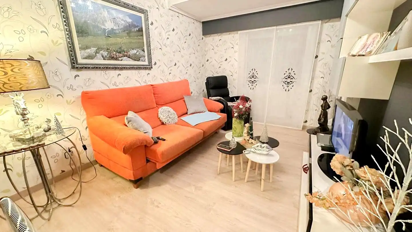 Sala de estar de Piso en venta en  Logroño con Calefacción, Trastero y Balcón