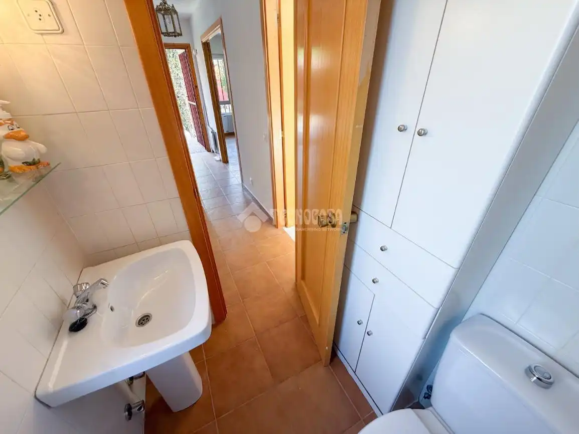 Badezimmer von Einfamilien-Reihenhaus zum Verkauf in Collado Villalba mit Heizung, Abstellraum und Alarm