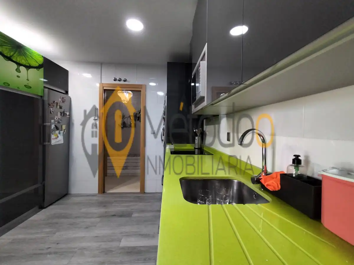 Cocina de Piso en venta en Sevilla con Aire acondicionado, Calefacción y Jardín privado