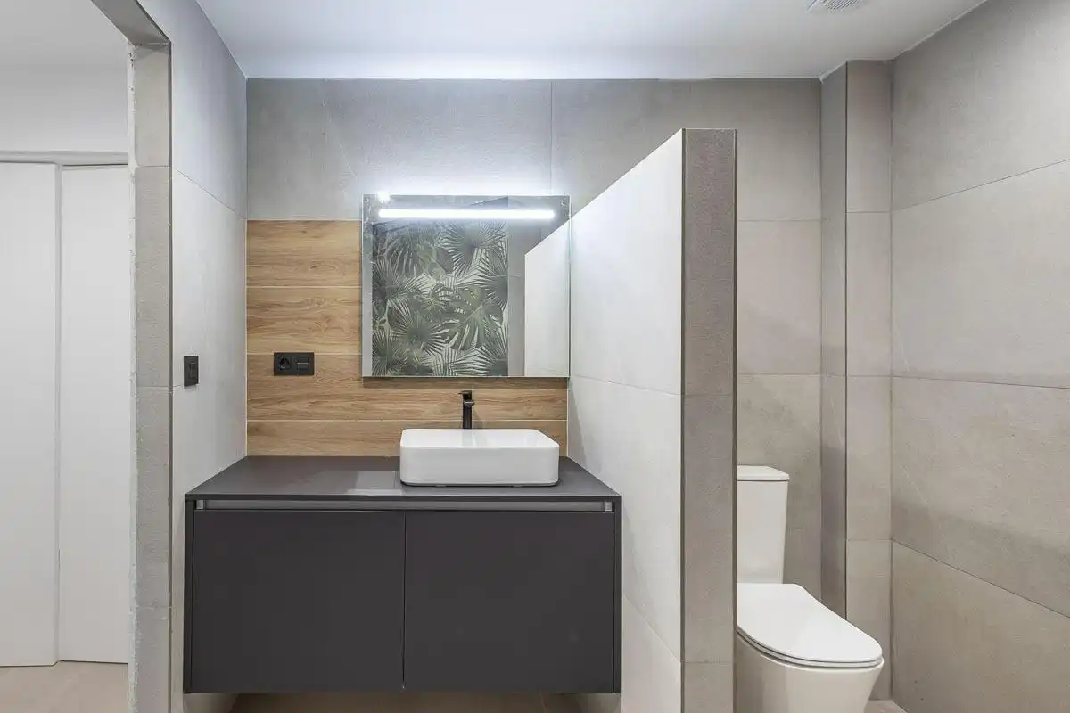 Baño de Apartamento en venta en Granada con Aire acondicionado