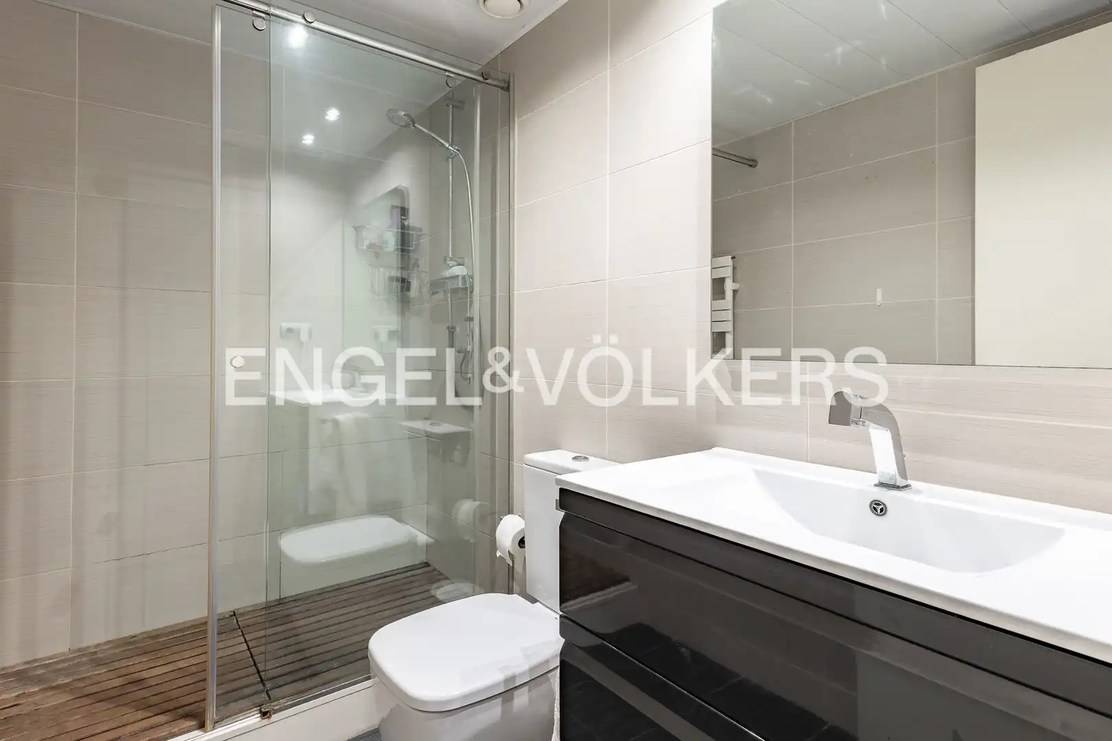 Baño de Piso en venta en Sant Cugat del Vallès con Aire acondicionado, Calefacción y Jardín privado